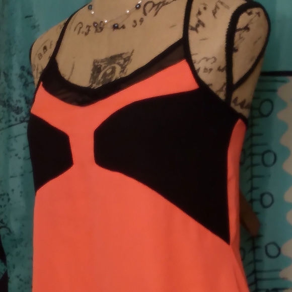 Hi Low Racerback Blouse - Picture 3 of 6